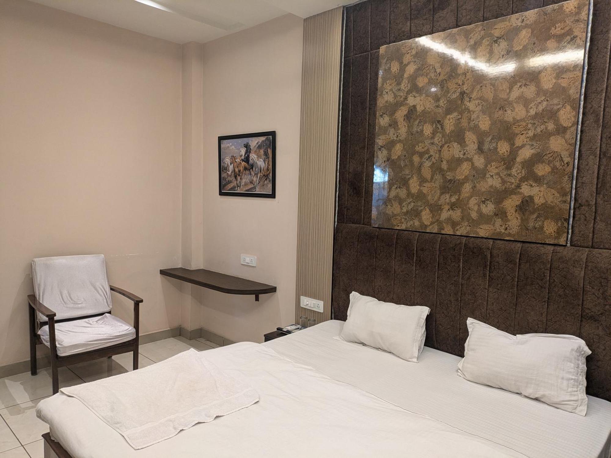 Hotel Kishori Vatika à Ramnagar  Extérieur photo